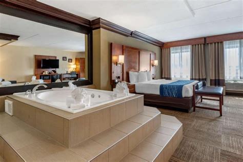 hotels with jacuzzi in room near me